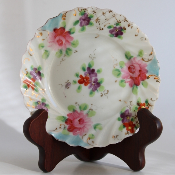 Vintage/Antique Other - Floral Hand-Painted Decorative Plate with Gold Accents